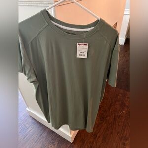 2 Kenneth Cole NWT short sleeve shirts.  One green one pink.  XL